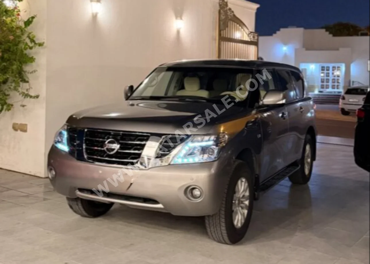 نيسان باترول اس اي 2013 اوتوماتيك 220,000 كم 8 سلندر دفع رباعي اس يو في رمادي