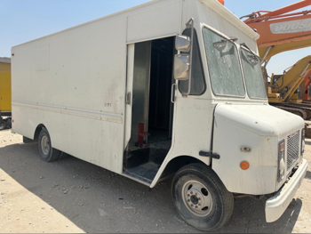 Caravan - Food Truck  - 1998  - White & Black  -Made in United States of America(USA)