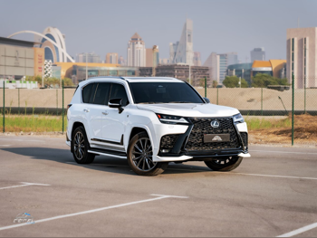 Lexus  LX  600  2025  Automatic  45,500 Km  6 Cylinder  Four Wheel Drive (4WD)  SUV  White  With Warranty