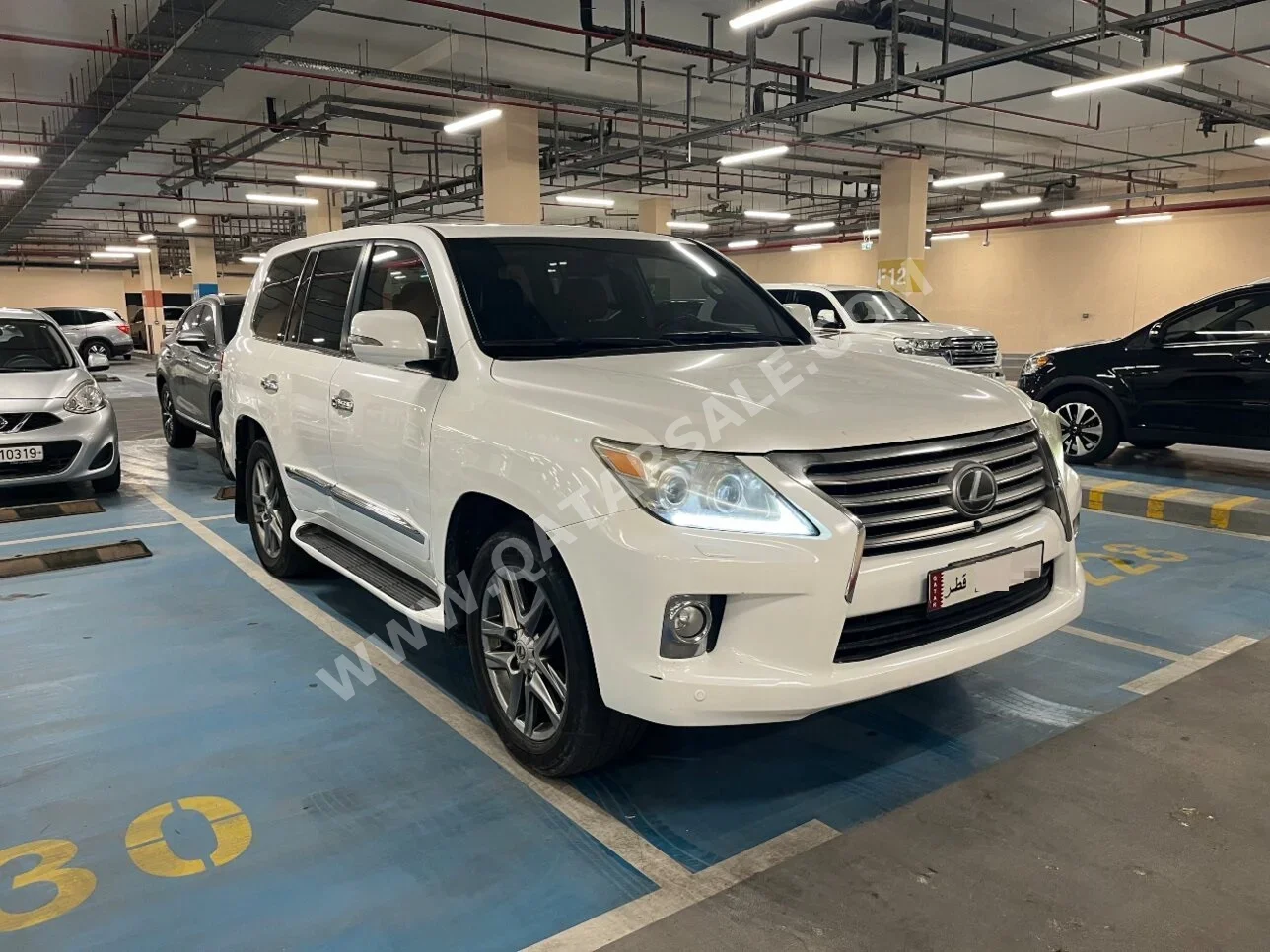 Lexus  LX  570  2013  Automatic  460,000 Km  8 Cylinder  Four Wheel Drive (4WD)  SUV  White