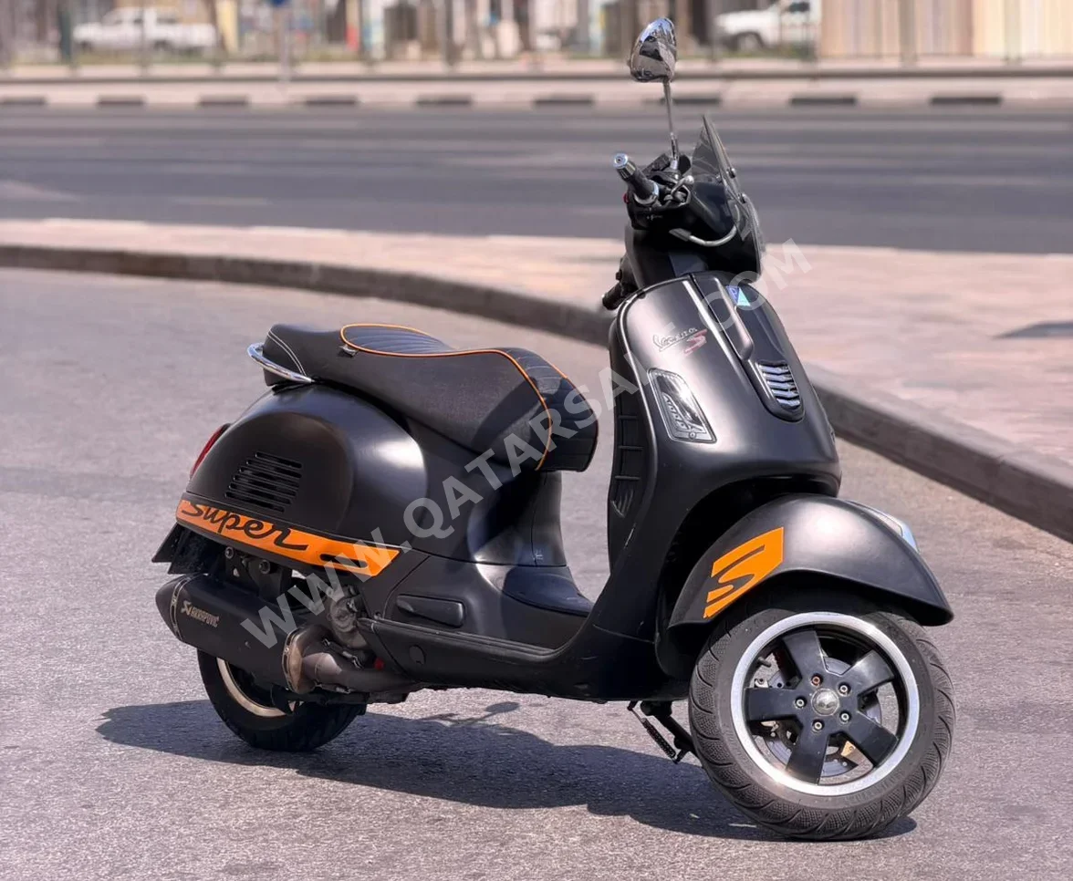 Vespa  300 -  2017 - Color Black