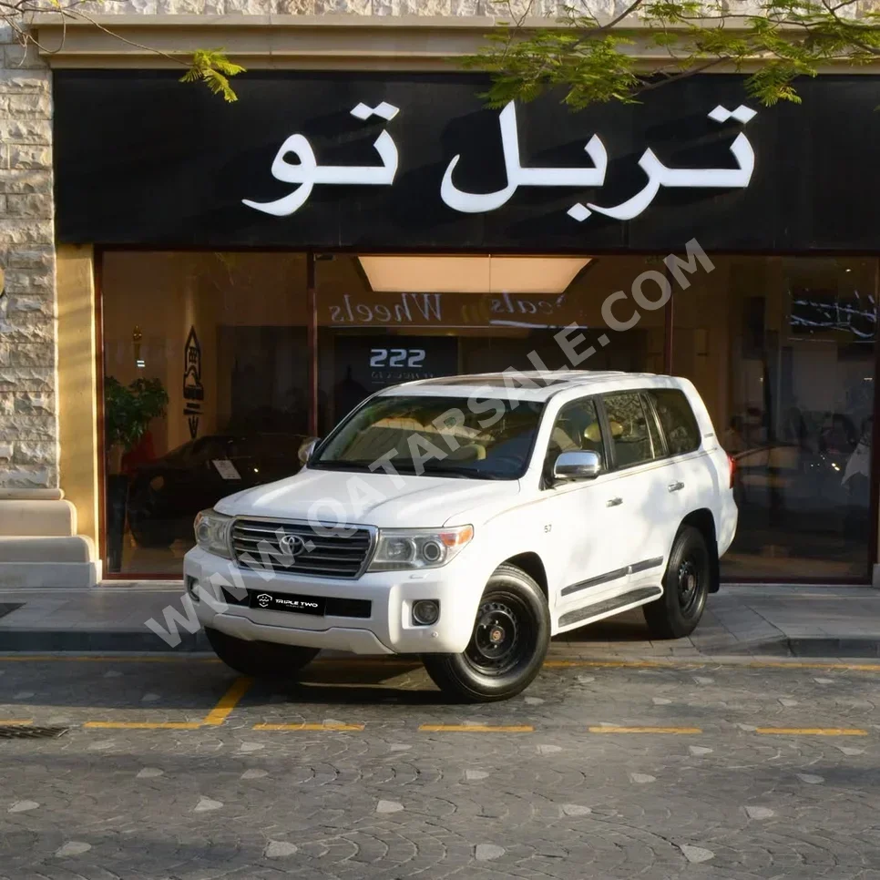 Toyota  Land Cruiser  VXR  2014  Automatic  336,350 Km  8 Cylinder  Four Wheel Drive (4WD)  SUV  White