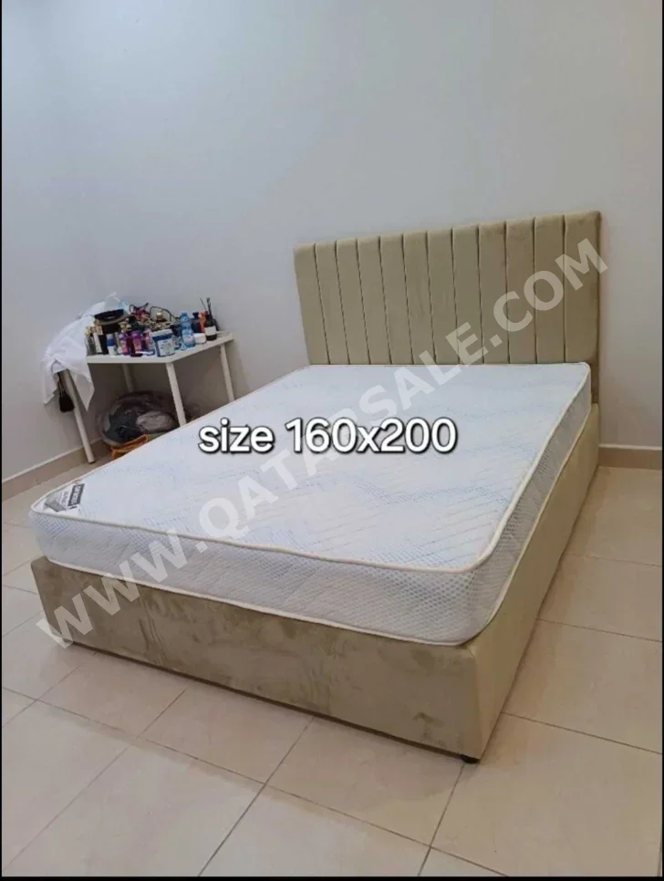 Beds - Lifestyle  - Queen  - Gray  - Mattress Included
