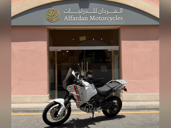 دوكاتي  دزيرت اكس -  2023 - اللون ابيض -  الضمان