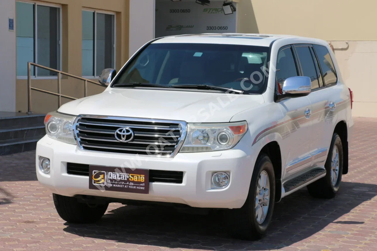 Toyota  Land Cruiser  GXR  2013  Automatic  209,000 Km  8 Cylinder  Four Wheel Drive (4WD)  SUV  White