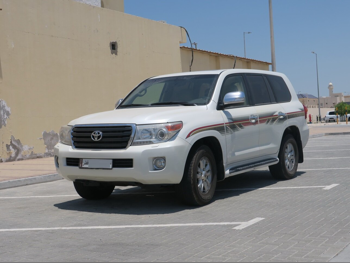 Toyota  Land Cruiser  GXR  2012  Automatic  331,000 Km  8 Cylinder  Four Wheel Drive (4WD)  SUV  White