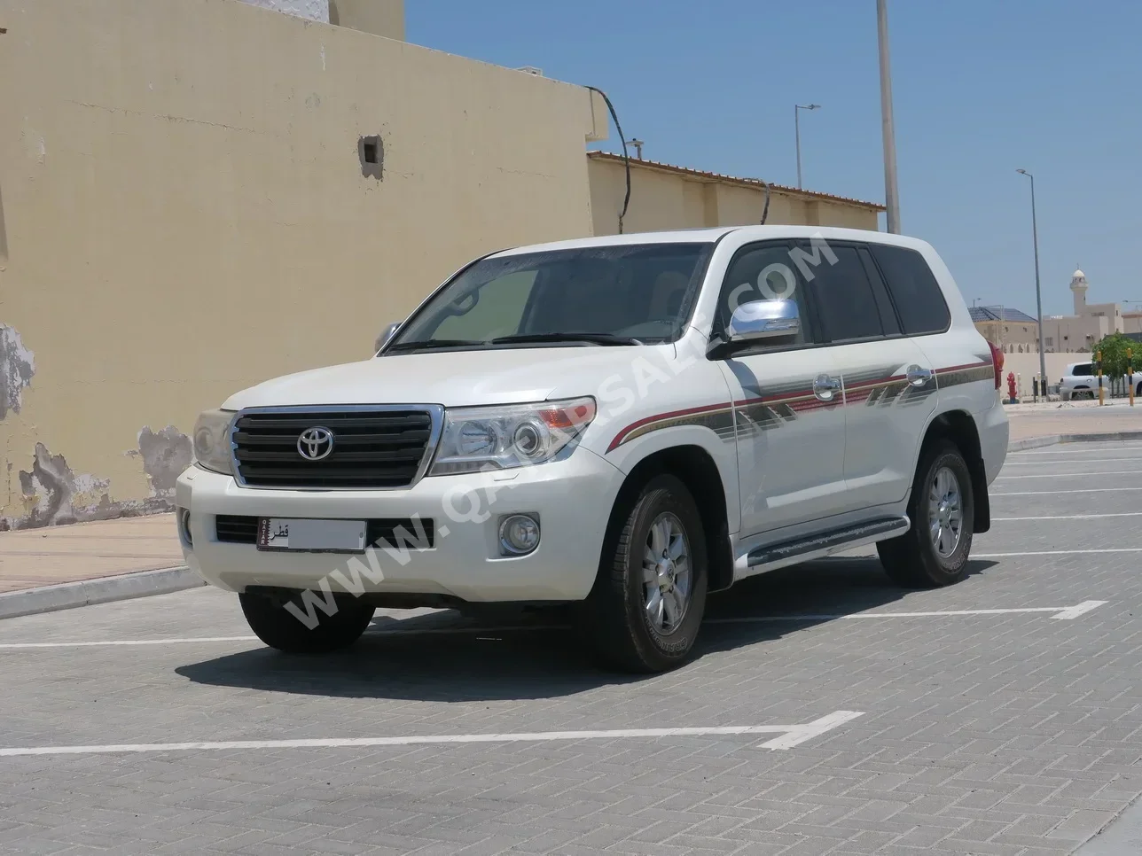Toyota  Land Cruiser  GXR  2012  Automatic  331,000 Km  8 Cylinder  Four Wheel Drive (4WD)  SUV  White