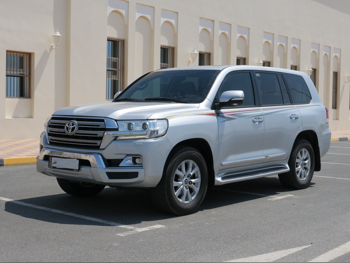Toyota  Land Cruiser  GXR  2018  Automatic  224,000 Km  8 Cylinder  Four Wheel Drive (4WD)  SUV  Silver