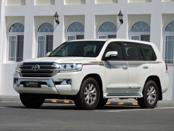 Toyota  Land Cruiser  GXR  2016  Automatic  152,000 Km  8 Cylinder  Four Wheel Drive (4WD)  SUV  White