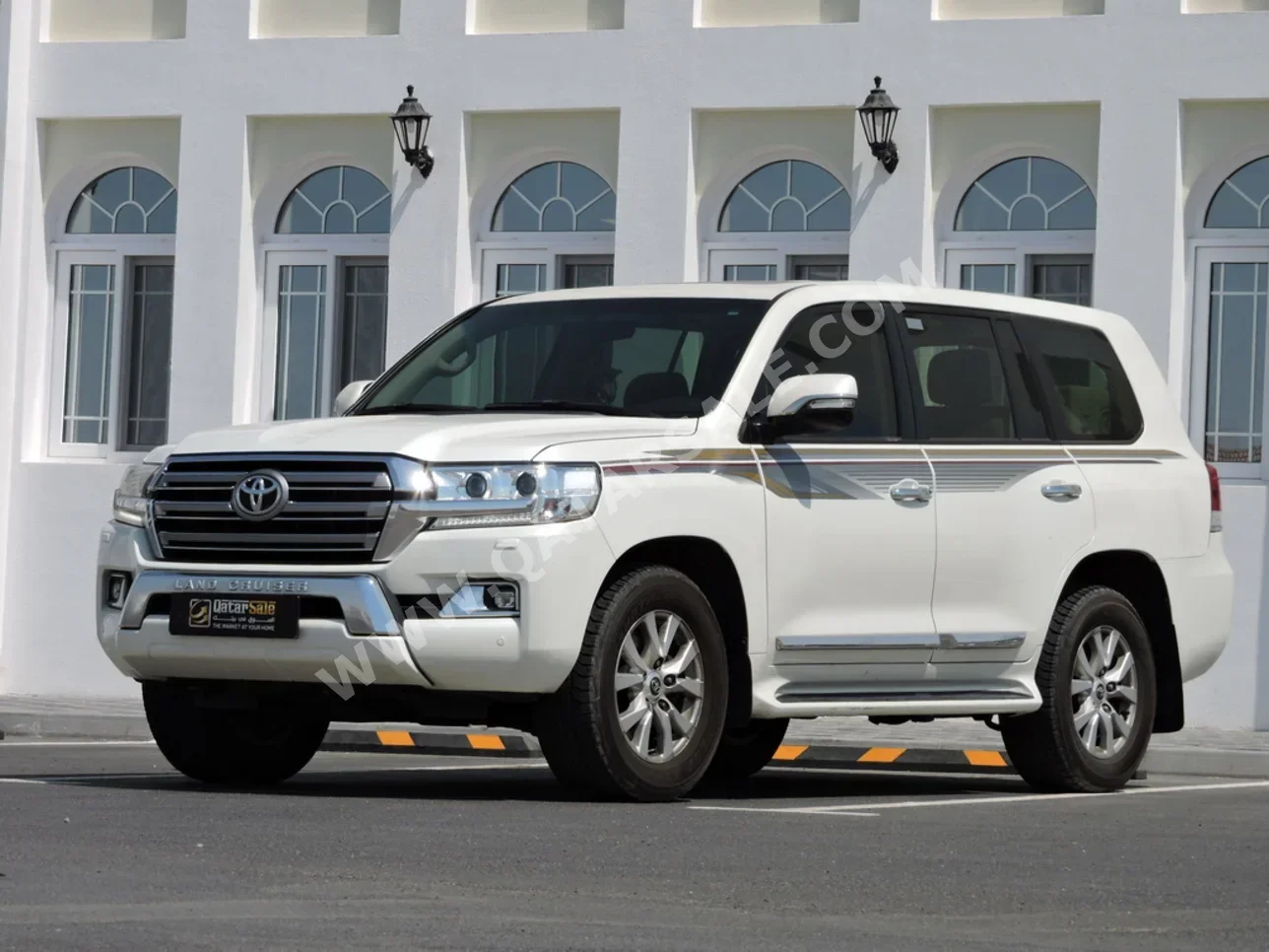 Toyota  Land Cruiser  GXR  2016  Automatic  152,000 Km  8 Cylinder  Four Wheel Drive (4WD)  SUV  White