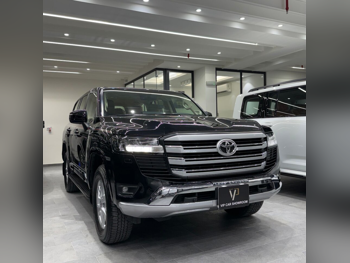 Toyota  Land Cruiser  GXR Twin Turbo  2025  Automatic  38,000 Km  6 Cylinder  Four Wheel Drive (4WD)  SUV  Black  With Warranty