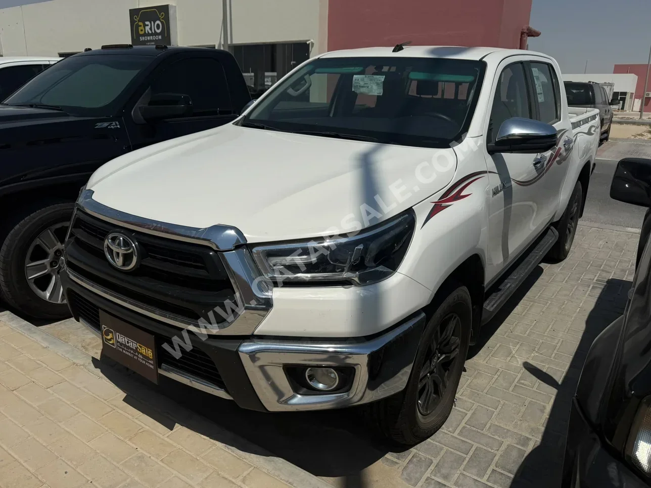 Toyota  Hilux  SR5  2025  Automatic  55,000 Km  4 Cylinder  Four Wheel Drive (4WD)  Pick Up  White  With Warranty