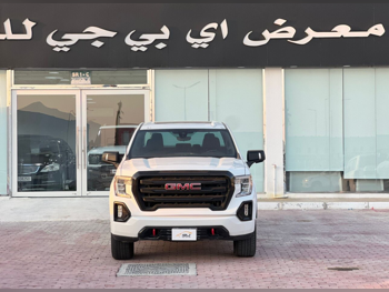 جي ام سي  بيك اب  2019  اوتوماتيك  136,000 كم  8 سلندر  دفع رباعي  بيكب  أبيض