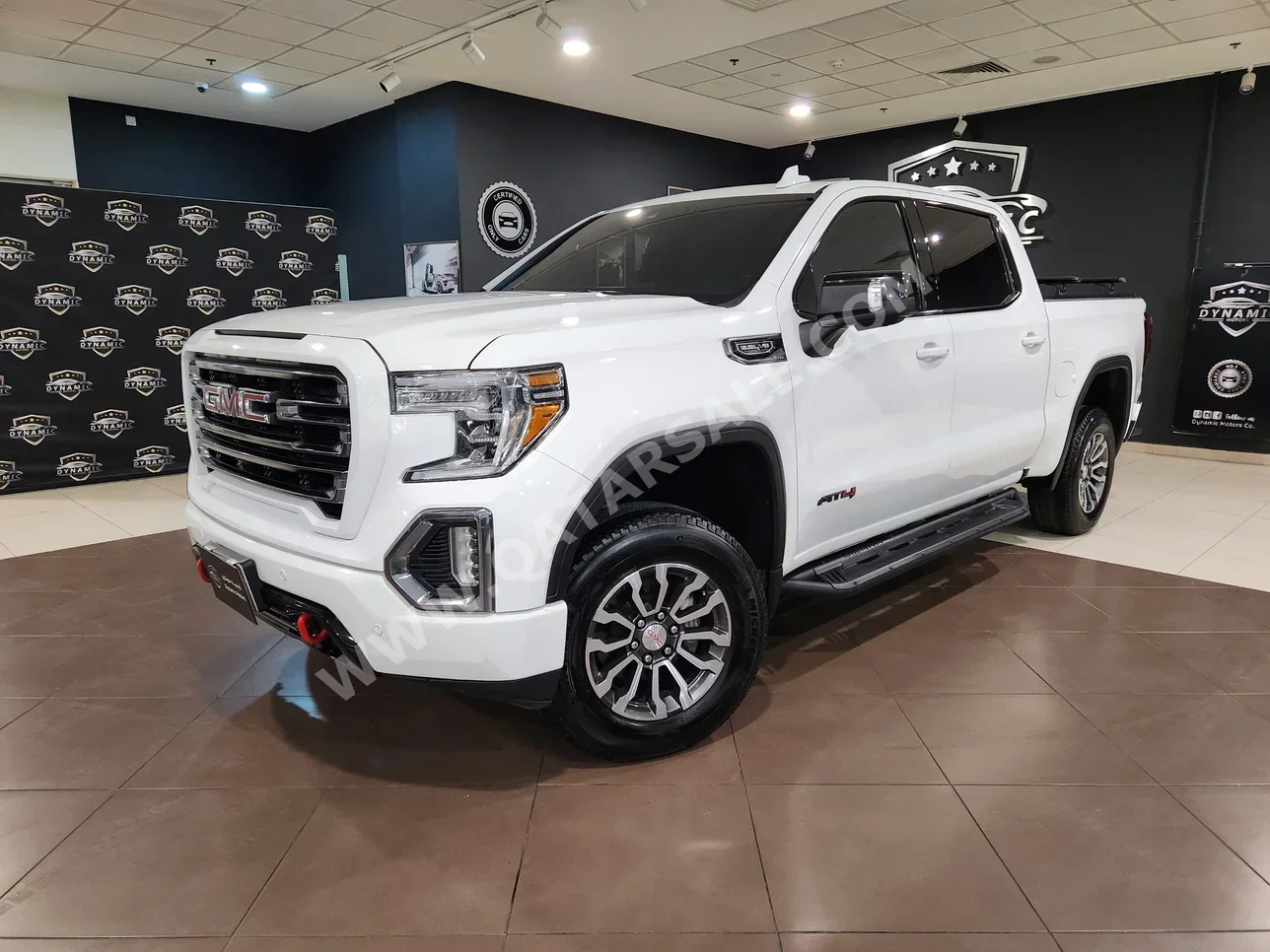GMC  Sierra  AT4  2020  Automatic  87,000 Km  8 Cylinder  Four Wheel Drive (4WD)  Pick Up  White