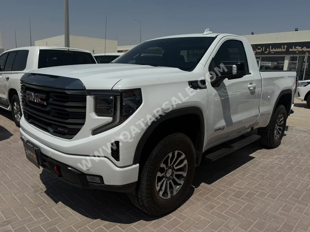 GMC  Sierra  AT4  2023  Automatic  100,000 Km  8 Cylinder  Four Wheel Drive (4WD)  Pick Up  White