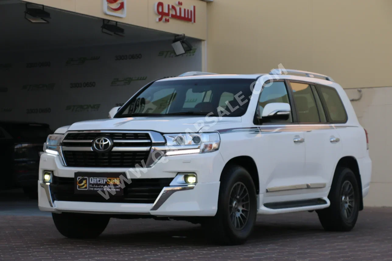 Toyota  Land Cruiser  GXR  2008  Automatic  369,000 Km  8 Cylinder  Four Wheel Drive (4WD)  SUV  White