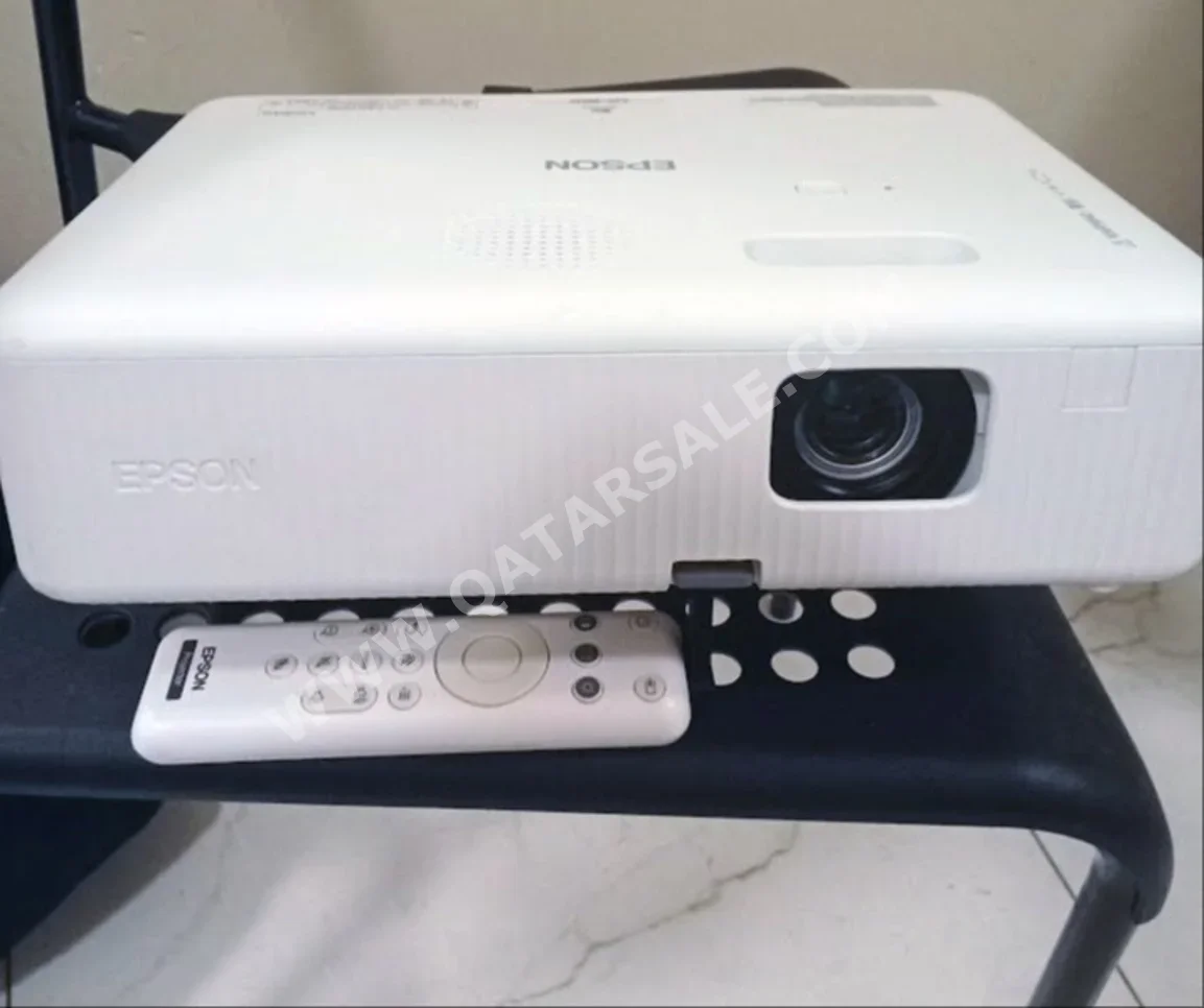 Projectors Epson  Epson EpiqVision Flex CO-W01  White  3000 Lumens  2.1 HDMI Support  Manual Zoom&Focus  Built In Speakers /  Wide XGA - 1280 x 800