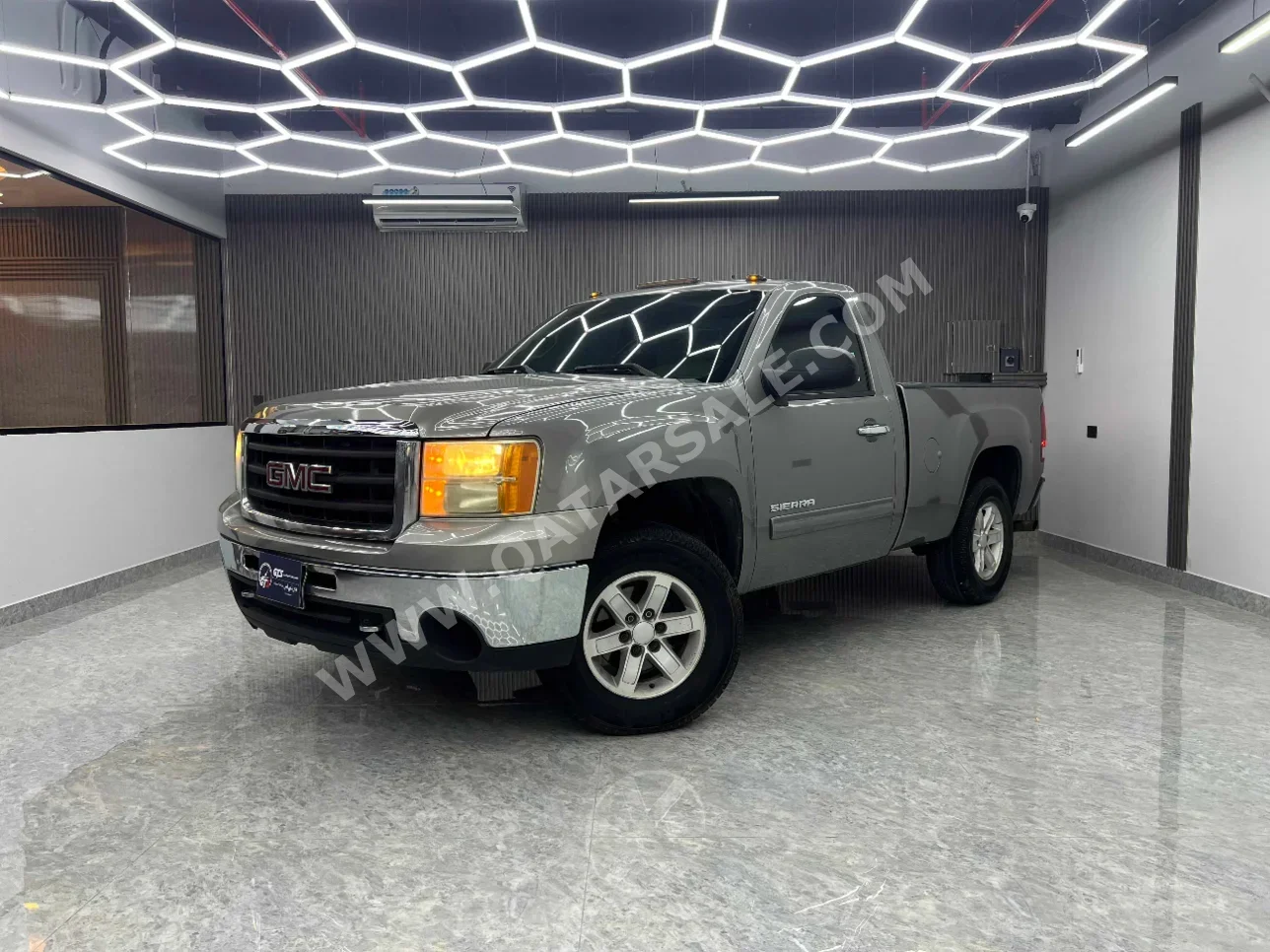 GMC Sierra SLE 2012 Automatic 275,000 Km 8 Cylinder Four Wheel Drive (4WD) Pick Up Silver