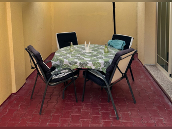 Patio Furniture - Black  - Patio Set  -Number Of Seats 4