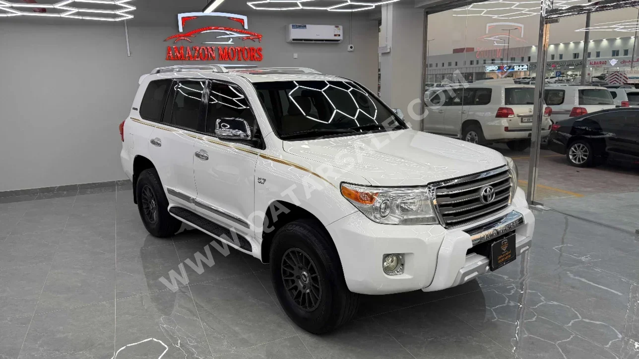 Toyota  Land Cruiser  GXR - Limited  2015  Automatic  229,000 Km  6 Cylinder  Four Wheel Drive (4WD)  SUV  White