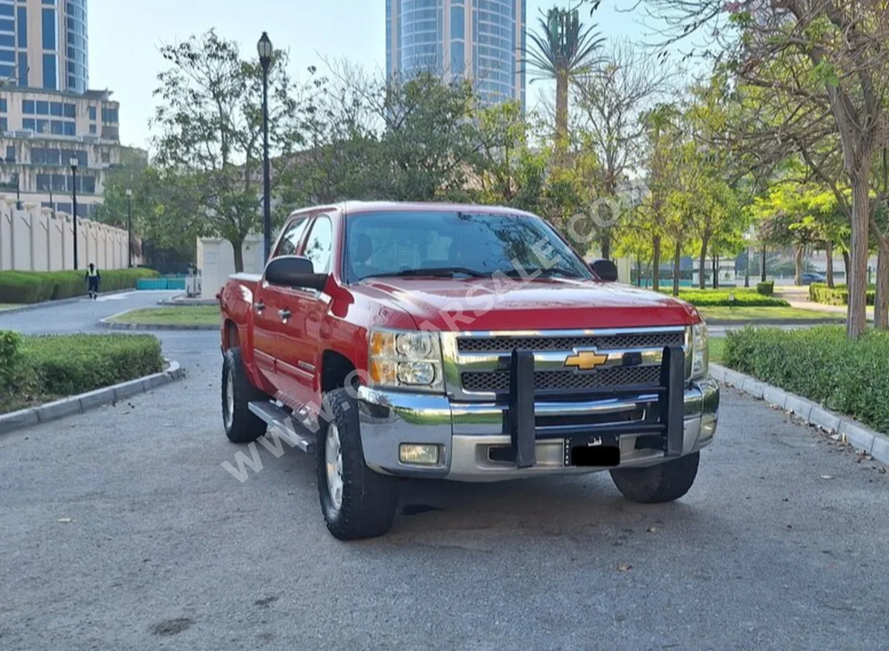 Chevrolet  Silverado  LT  2013  Automatic  399,000 Km  8 Cylinder  Four Wheel Drive (4WD)  Pick Up  Red