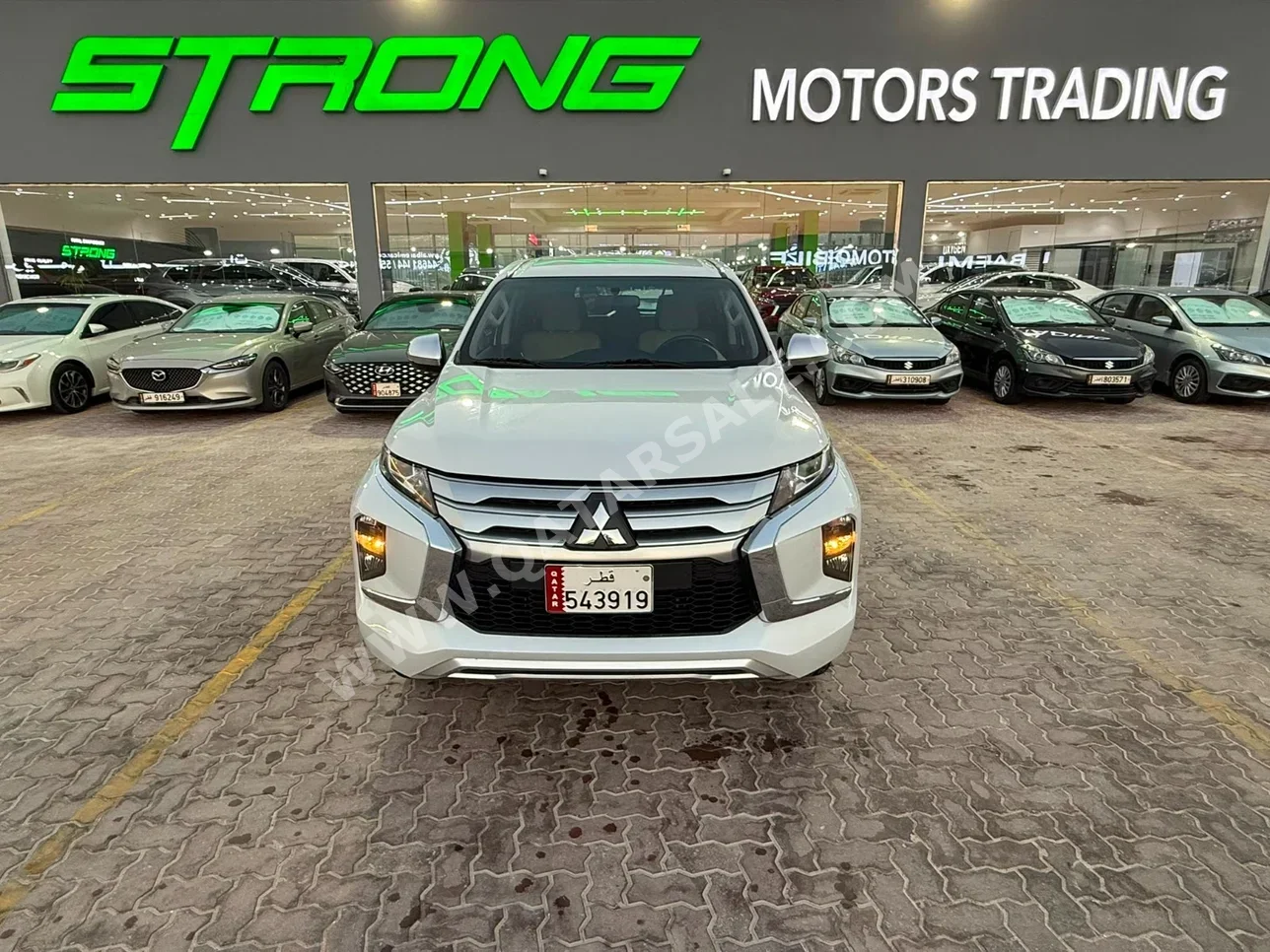Mitsubishi  Pajero  Montero Sport  2023  Automatic  62,000 Km  6 Cylinder  Four Wheel Drive (4WD)  SUV  White