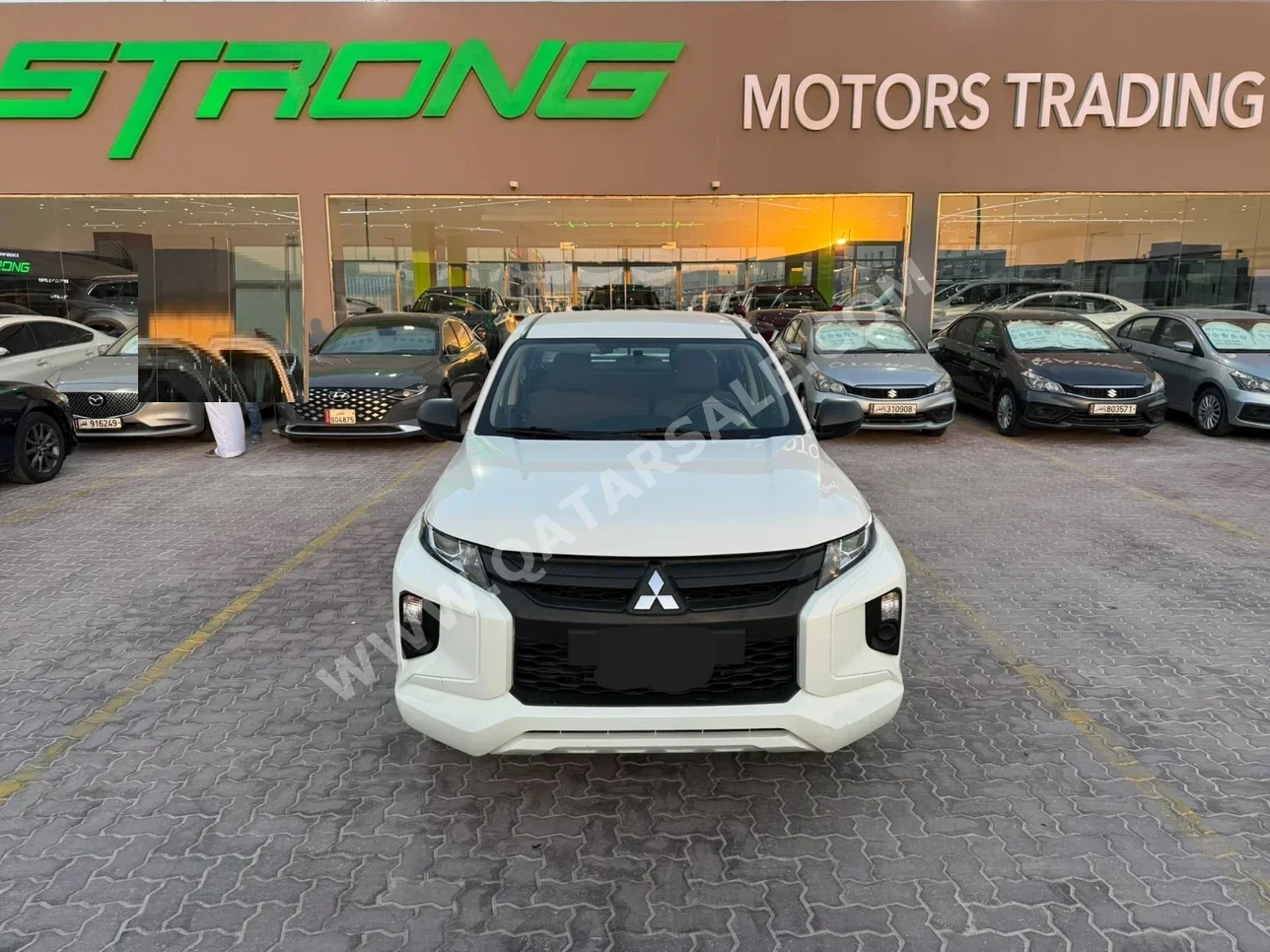 ميتسوبيشي  ال 200  2023  عادي  115,000 كم  4 سلندر  دفع خلفي  بيكب  أبيض