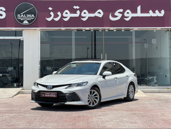 تويوتا  كامري  جي ال اي  2023  اوتوماتيك  180,000 كم  4 سلندر  سحب امامي  سيدان  أبيض