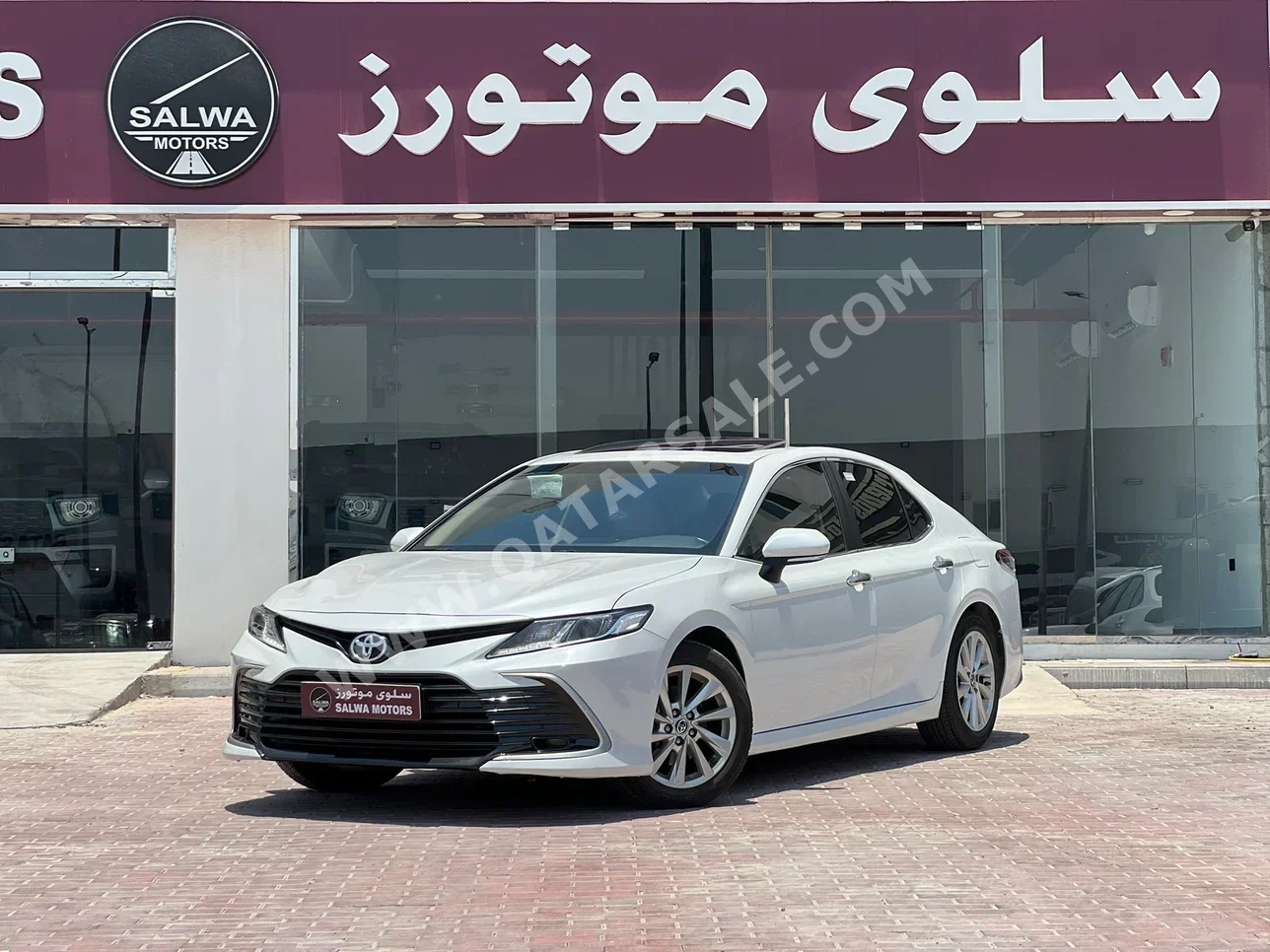 تويوتا  كامري  جي ال اي  2023  اوتوماتيك  180,000 كم  4 سلندر  سحب امامي  سيدان  أبيض