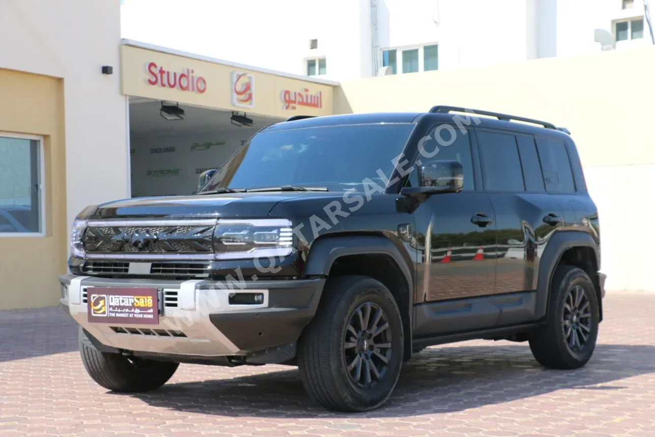 BYD  Leopard 5  Navigator  2025  Automatic  41,000 Km  4 Cylinder  Four Wheel Drive (4WD)  SUV  Black  With Warranty