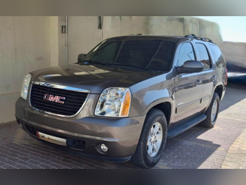 GMC  Yukon  2013  Automatic  286,000 Km  8 Cylinder  Four Wheel Drive (4WD)  SUV  Brown