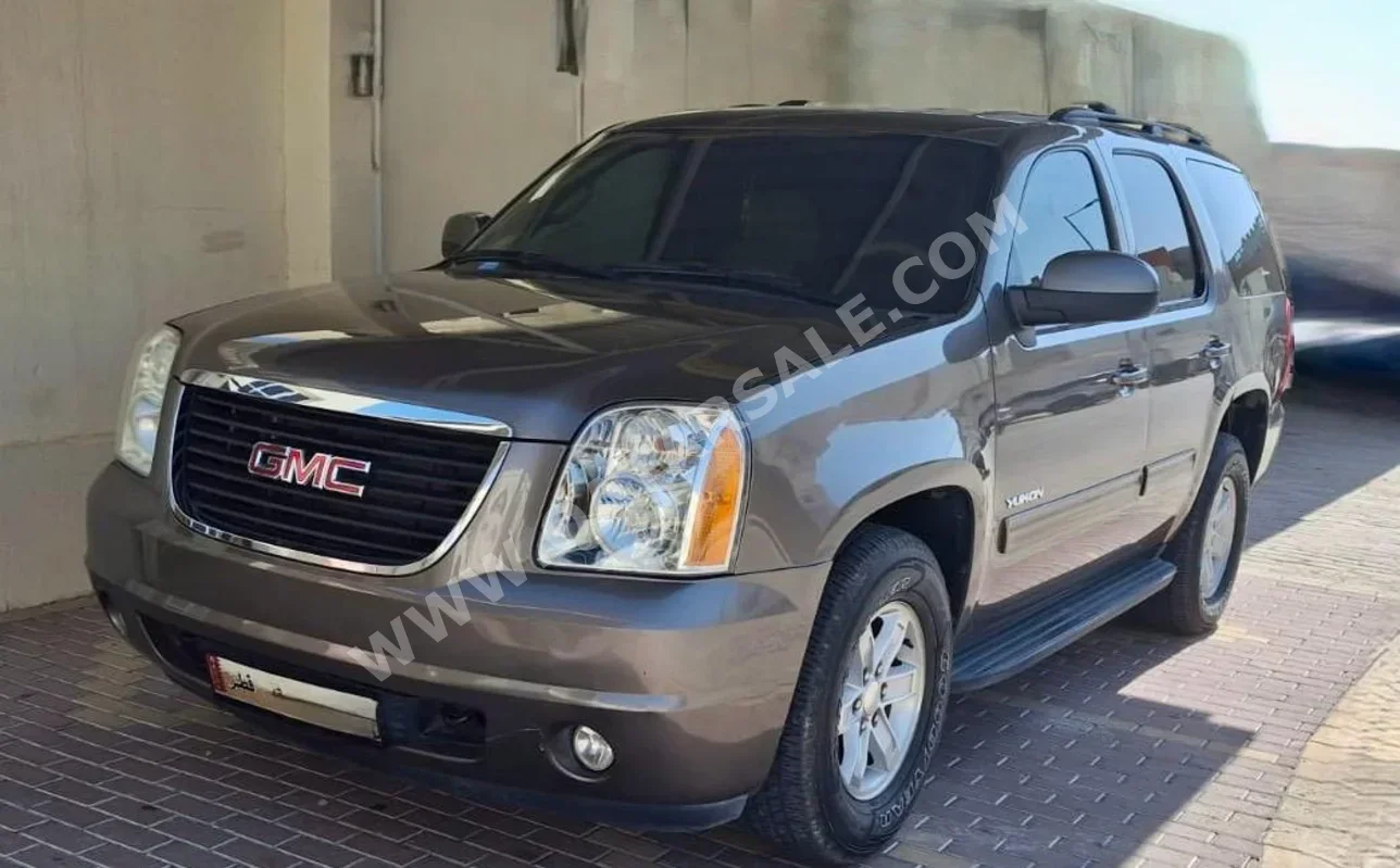 GMC  Yukon  2013  Automatic  286,000 Km  8 Cylinder  Four Wheel Drive (4WD)  SUV  Brown