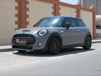 Mini  Cooper  S  2019  Automatic  82,000 Km  4 Cylinder  Front Wheel Drive (FWD)  Hatchback  Gray