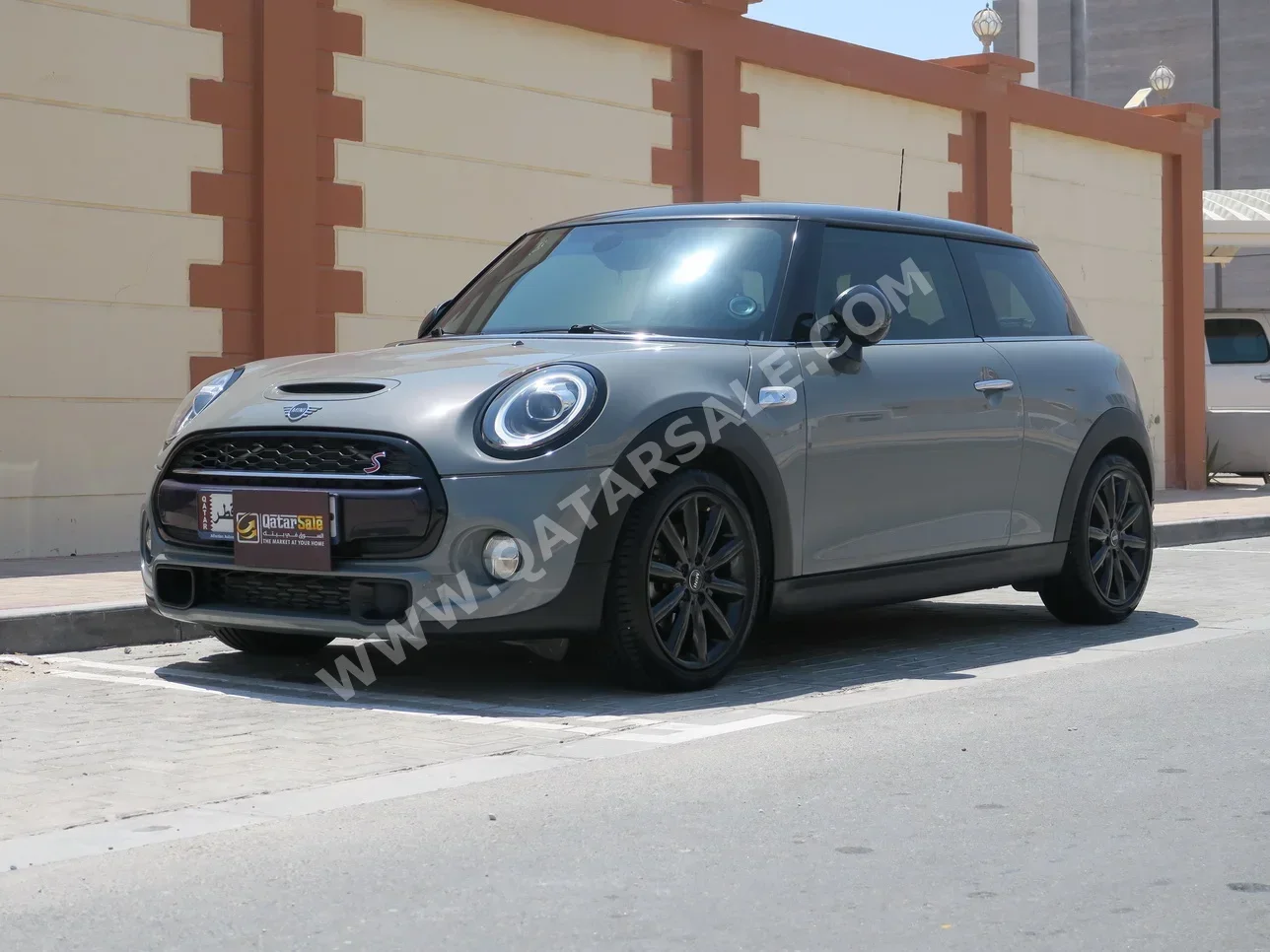 Mini  Cooper  S  2019  Automatic  82,000 Km  4 Cylinder  Front Wheel Drive (FWD)  Hatchback  Gray