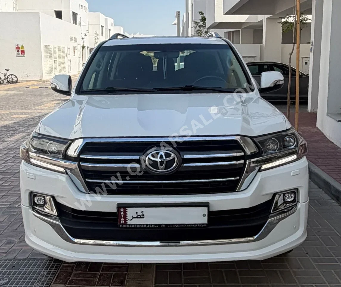 Toyota  Land Cruiser  GXR  2020  Automatic  89,900 Km  6 Cylinder  Four Wheel Drive (4WD)  SUV  White  With Warranty