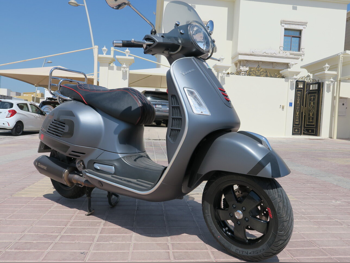 Vespa  300 -  2018 - Color Gray