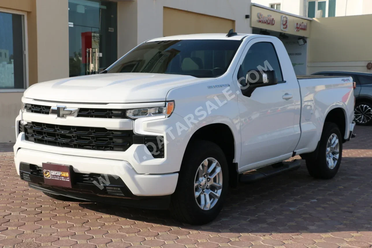 Chevrolet  Silverado  RST  2023  Automatic  35,000 Km  8 Cylinder  Four Wheel Drive (4WD)  Pick Up  White  With Warranty