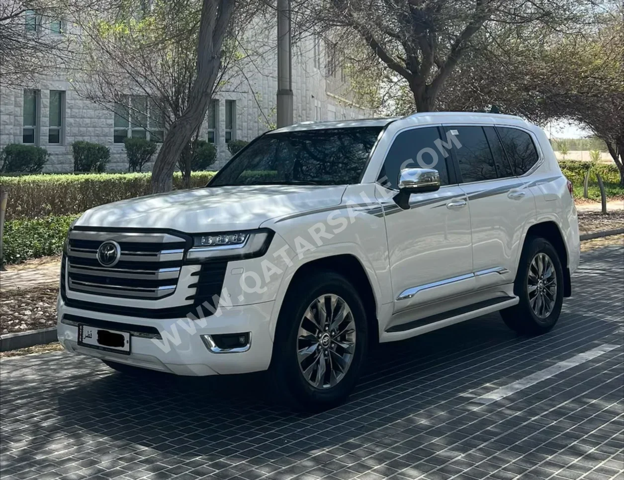 Toyota  Land Cruiser  VXR Twin Turbo  2024  Automatic  68,000 Km  6 Cylinder  Four Wheel Drive (4WD)  SUV  White  With Warranty
