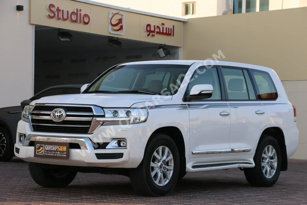 Toyota  Land Cruiser  GXR  2020  Automatic  250,000 Km  8 Cylinder  Four Wheel Drive (4WD)  SUV  White