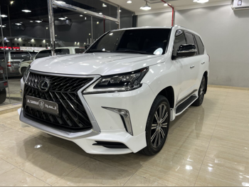 Lexus  LX  570  2017  Automatic  284,000 Km  8 Cylinder  Four Wheel Drive (4WD)  SUV  White
