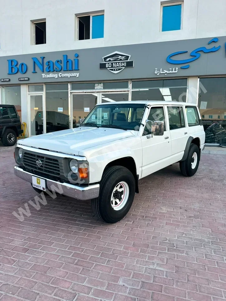 نيسان باترول جي ال 1997 عادي 118,000 كم 6 سلندر دفع رباعي اس يو في أبيض