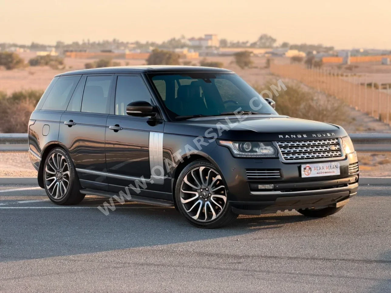 Land Rover Range Rover Vogue 2016 Automatic 140,000 Km 8 Cylinder Four Wheel Drive (4WD) SUV Black