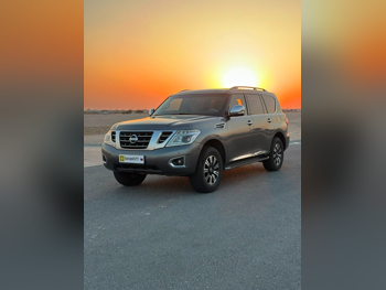 نيسان باترول اس اي 2017 اوتوماتيك 150,000 كم 6 سلندر دفع رباعي اس يو في رمادي