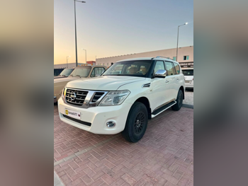 نيسان باترول اس اي بلاتينيوم 2010 اوتوماتيك 265,000 كم 8 سلندر دفع رباعي اس يو في أبيض