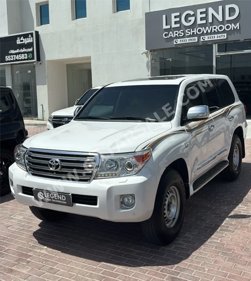 Toyota Land Cruiser VXR 2015 Automatic 471,000 Km 8 Cylinder Four Wheel Drive (4WD) SUV White