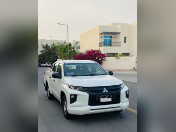 ميتسوبيشي ال 200 2021 عادي 154,000 كم 4 سلندر دفع خلفي بيكب أبيض