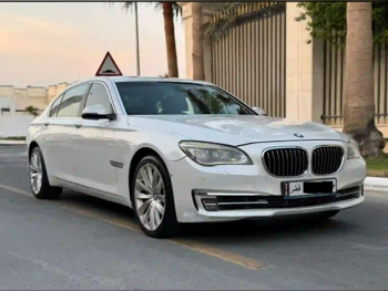 بي ام دبليو الفئة - السابعة 750 Li 2013 اوتوماتيك 127,000 كم 8 سلندر دفع خلفي سيدان أبيض
