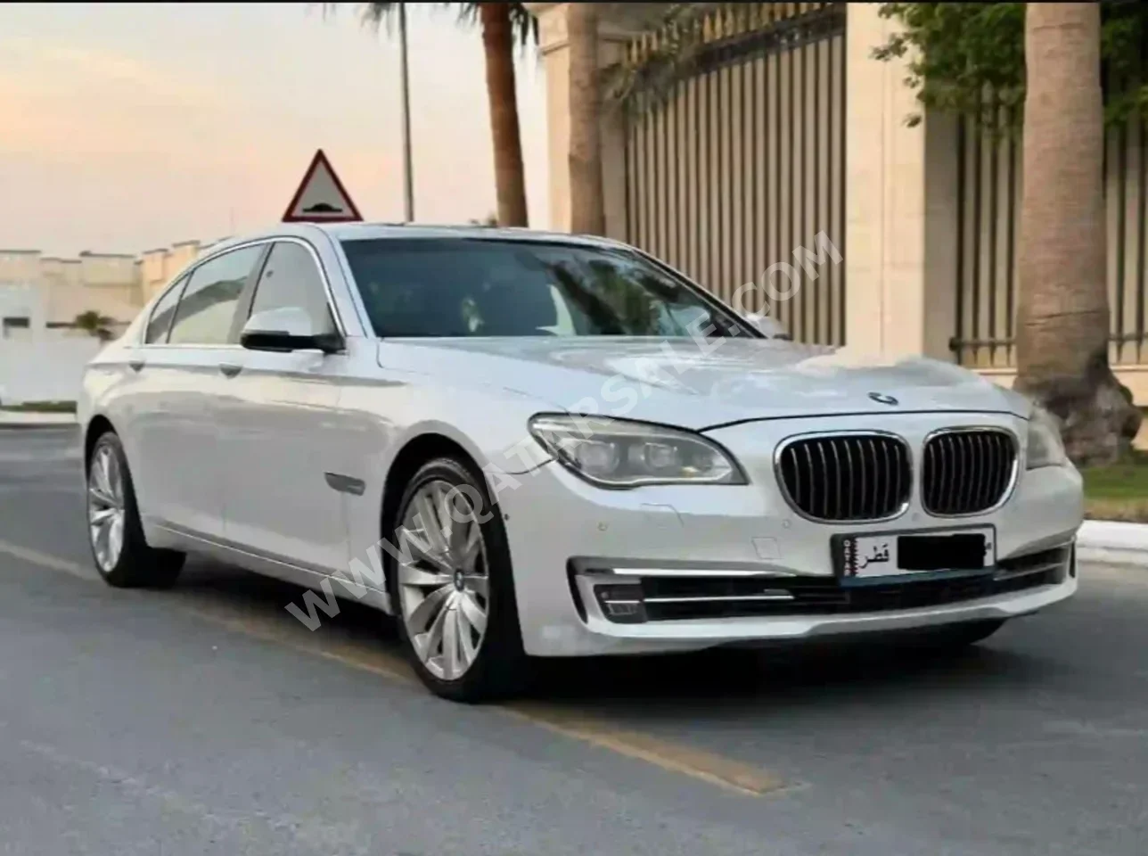 BMW  7-Series  750 Li  2013  Automatic  127,000 Km  8 Cylinder  Rear Wheel Drive (RWD)  Sedan  White