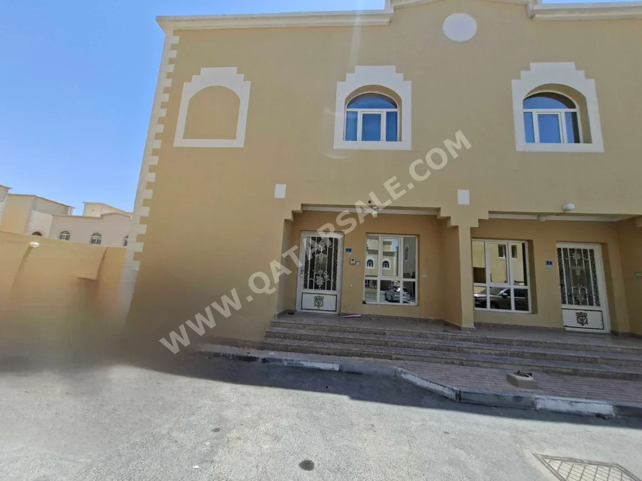 Compound - Not Furnished - Al Rayyan - Izghawa - 6 Bedrooms