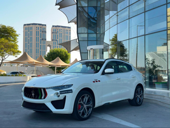 مزاراتي  ليفانت  تروفيو  2019  اوتوماتيك  38,000 كم  8 سلندر  دفع رباعي  اس يو في  أبيض